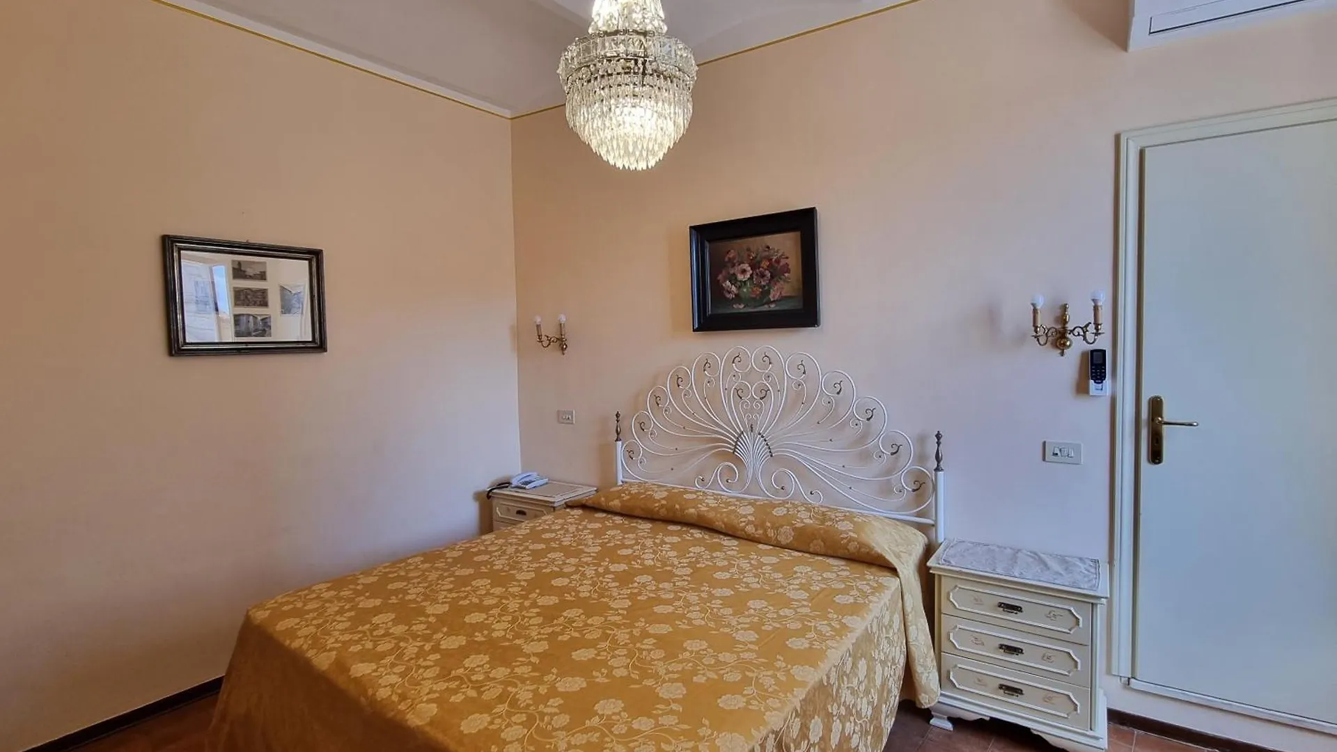 ***  Albergo Il Marzocco - Hotel Dal 1860 Montepulciano Stazione Italien